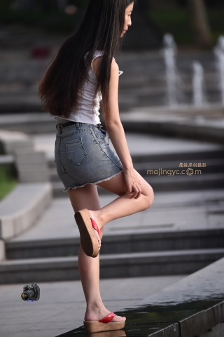 2015-06-16可爱牛仔短裙少女