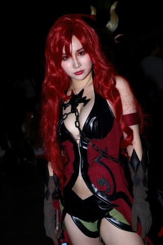 黑色皮衣红发 coser