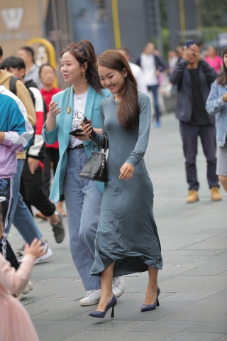 娇小玲珑的小姐姐 女人味十足